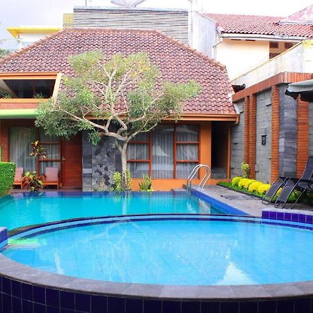 Hotel Rumput Resort & Resto Maguwo Bagian luar foto