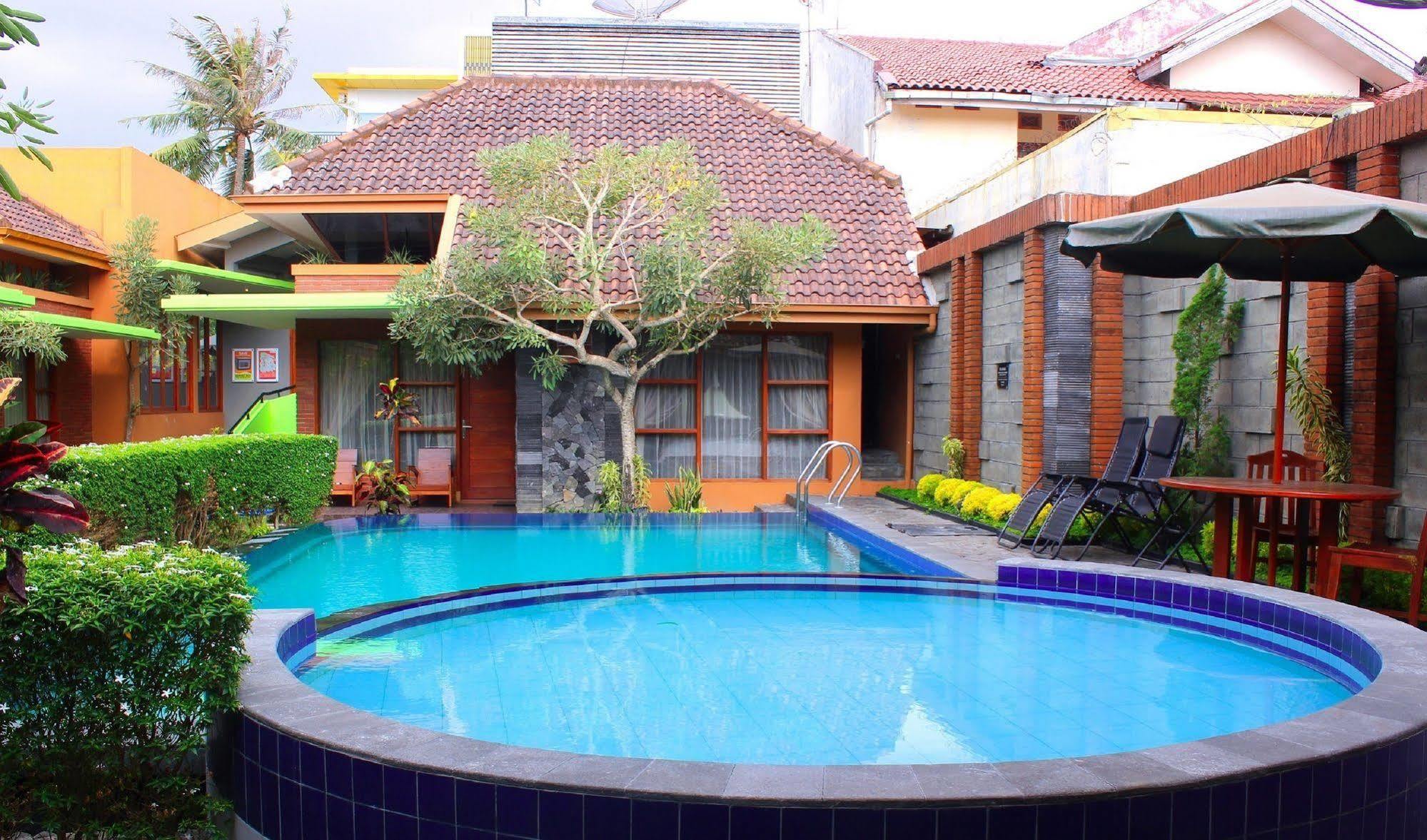 Hotel Rumput Resort & Resto Maguwo Bagian luar foto